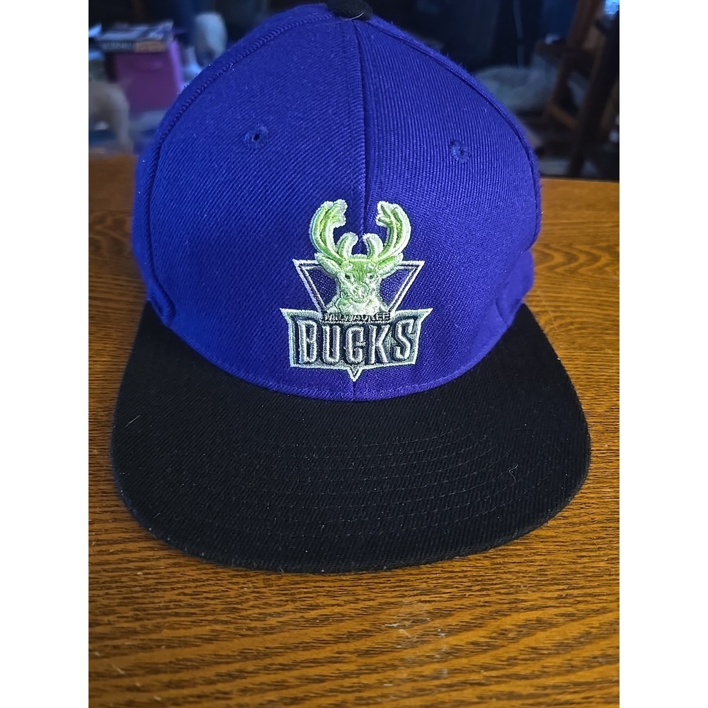 Mitchell and‎ Ness Milwaukee bucks NBA snapback  Size;adjustable
